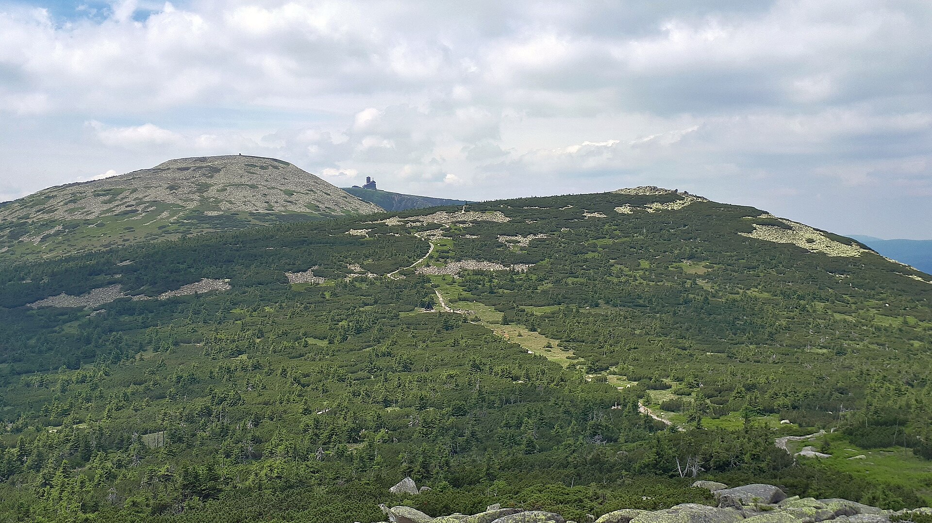 Mountain ridge at Czarna Przełęcz in the Karkonosze