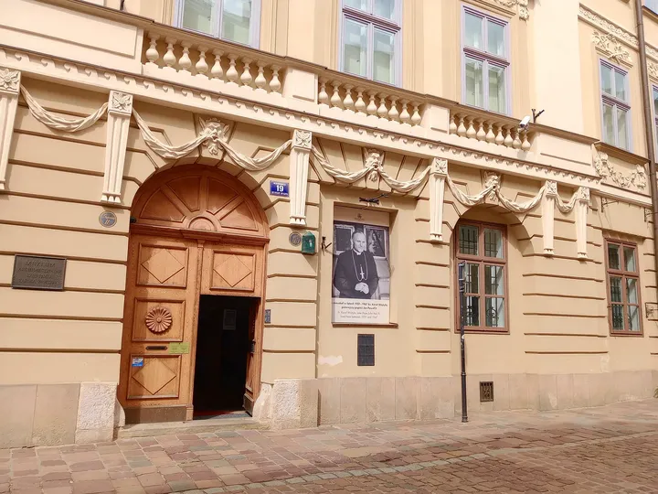 The museum entrance on Kanonicza Street at Archdiocesan Museum, Kraków