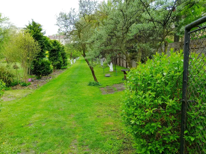 The long grassy garden path at Bernardine monastery garden