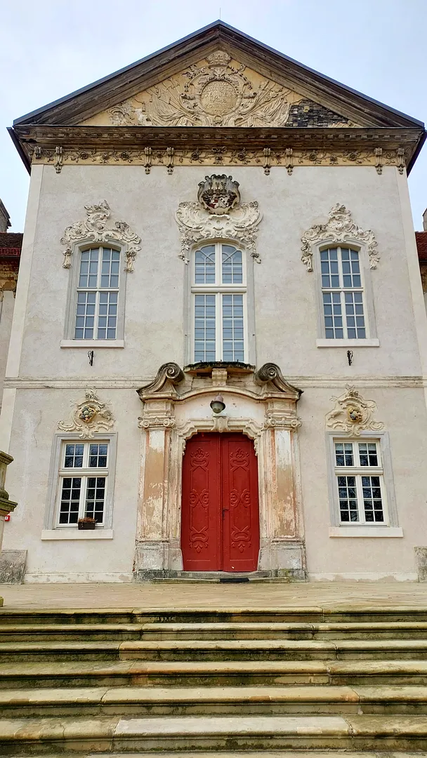 Palace frontage and central doorway at Bojadła Palace