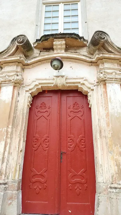 Carved surround above the red door at Bojadła Palace