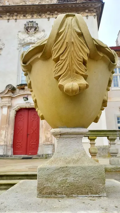 Decorative stone vase near the entrance at Bojadła Palace