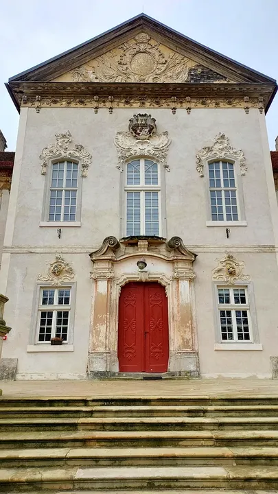 Palace frontage and central doorway at Bojadła Palace