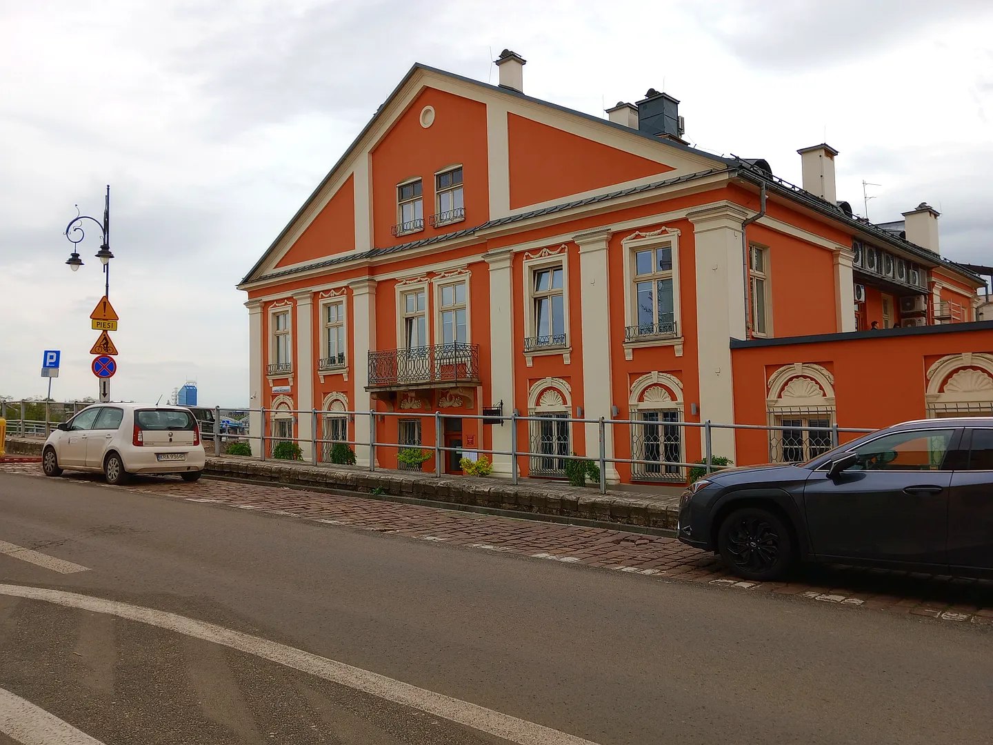 Street frontages on the Podgórze approach at Brodzińskiego Street
