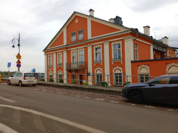 Street frontages on the Podgórze approach at Brodzińskiego Street