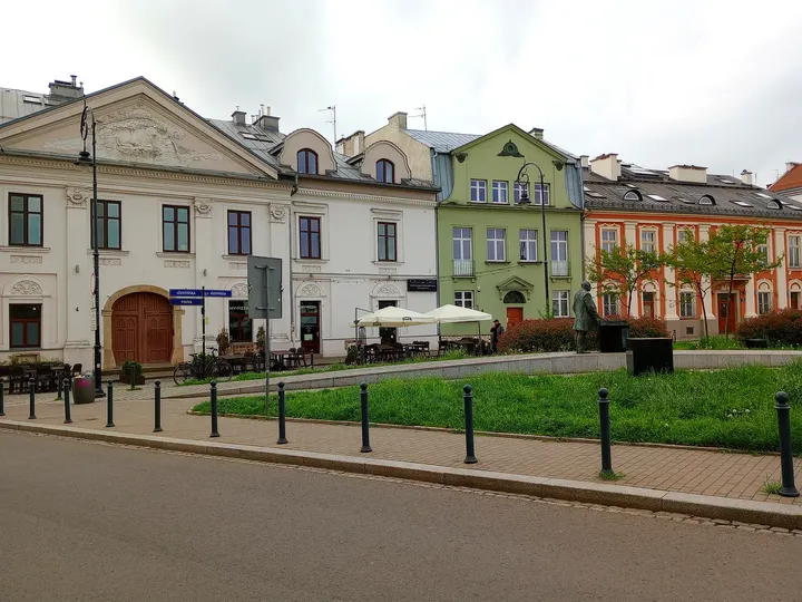 The street and planted square at Brodzińskiego Street