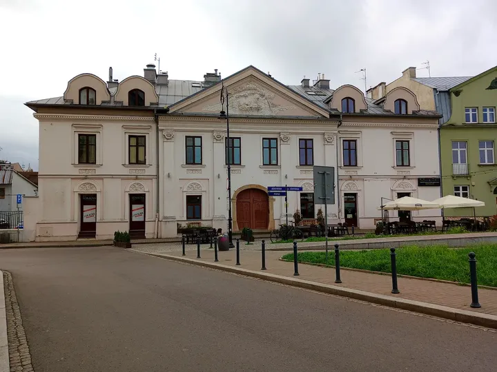 Townhouses beside the street approach at Brodzińskiego Street