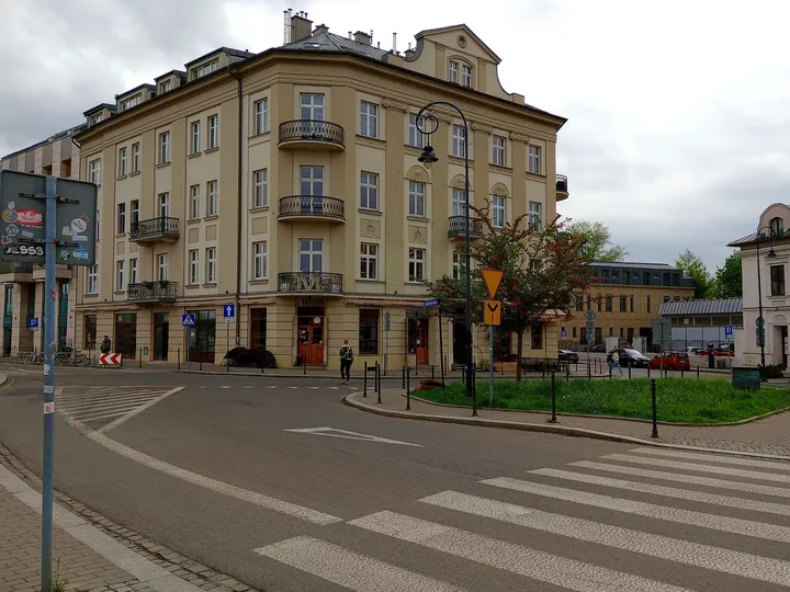 The corner building beside the crossing at Brodzińskiego Street