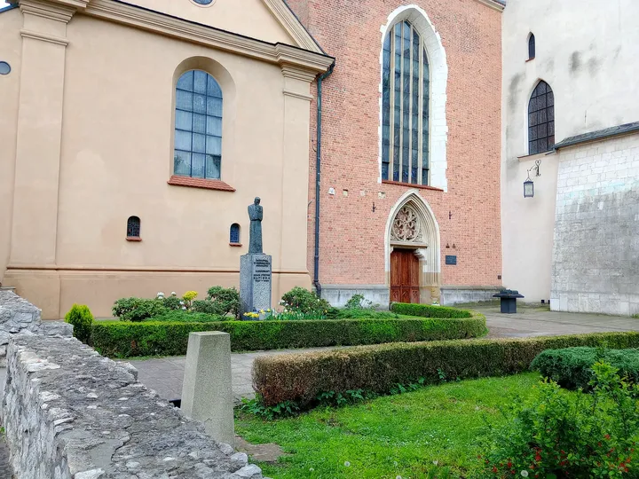 The path between the monument and church at Cardinal Adam Sapieha monument