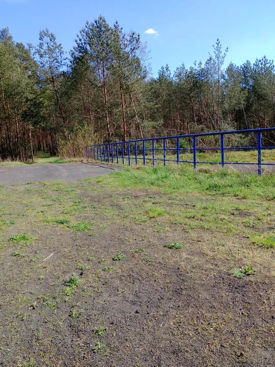 Path crossing by the railing at Chemiczna–Łężyca cycling loop
