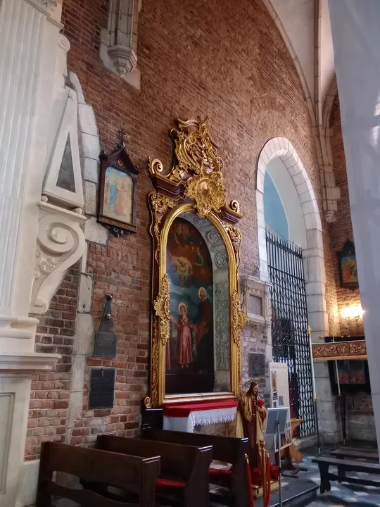 Painting and sculpture beside an arch at Corpus Christi Basilica, Kraków