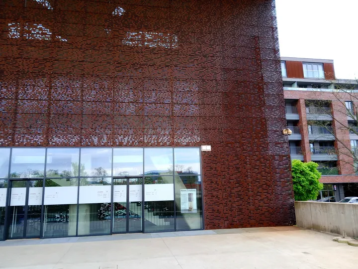 Glazed frontage at ground level at Cricoteka