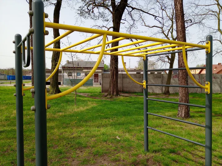 Bars along the equipment area at Czerwieńsk outdoor exercise ground