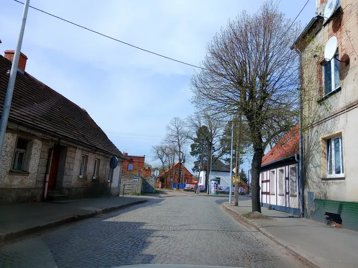 Long outbuilding and timber doorway at Czerwieńsk town walk