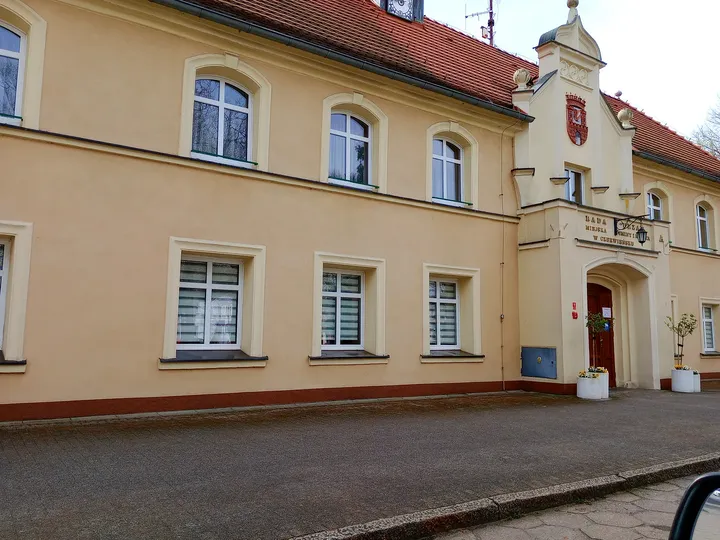 Yellow town hall frontage at Czerwieńsk town walk