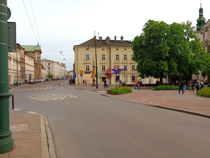 The junction beside the Wawel approach at Father Adam Studziński Square