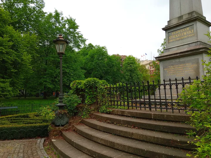 The planted steps at the monument’s base at Florian Straszewski monument