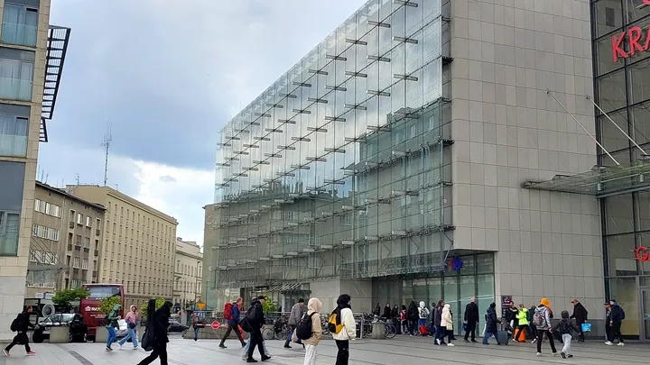 Glass upper walls above the entrance at Galeria Krakowska