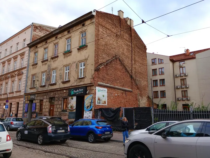 Brick corner building by the approach at Galicia Jewish Museum