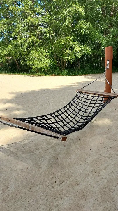 A hammock beside the path at Gęśnik Valley