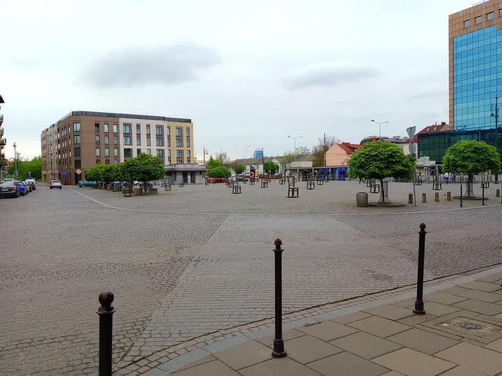 The pale building beside the square at Ghetto Heroes Square