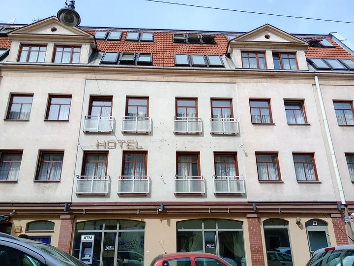 The hotel frontage on the street at Great Polonia Kraków Kazimierz