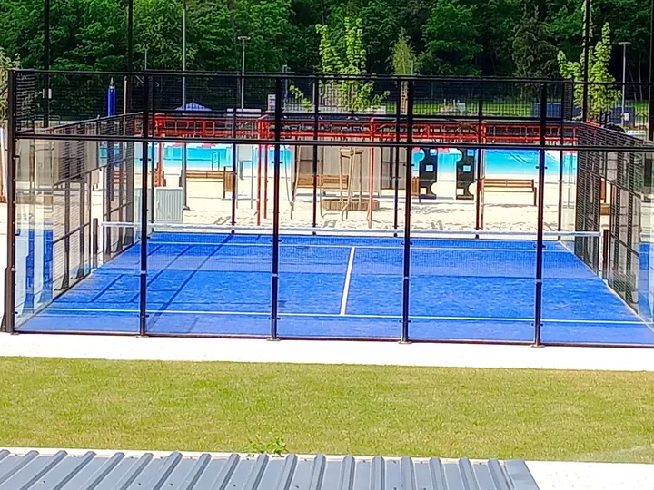 The fenced splash-play area at H2Ochla swimming lake