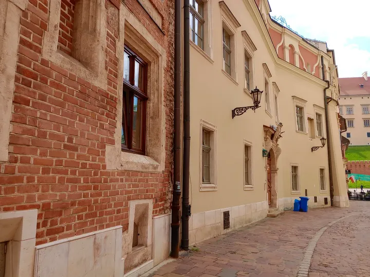 The hotel frontage along Kanonicza at Hotel Copernicus