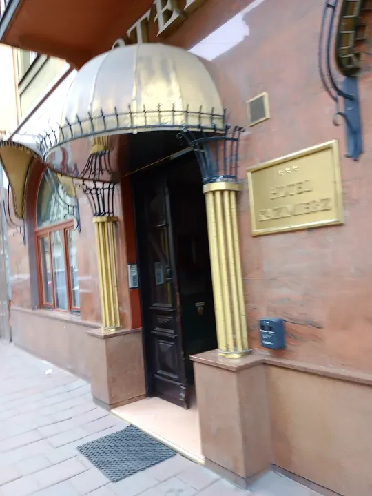 The hotel entrance beneath its rounded canopy at Hotel Kazimierz