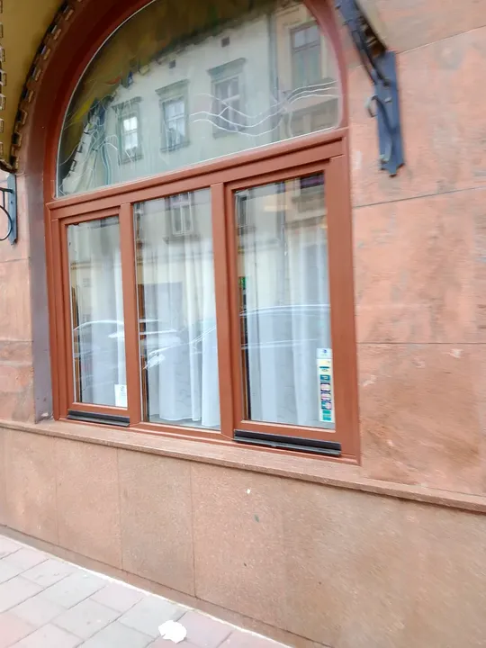 Windows beside the entrance at Hotel Kazimierz