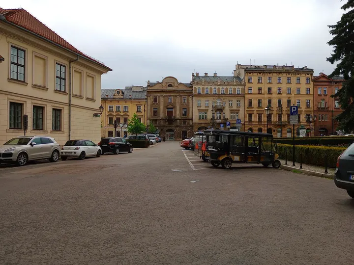 The surrounding street frontage at Jacek Woźniakowski Square