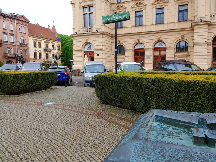 The square’s curved paving at Jacek Woźniakowski Square