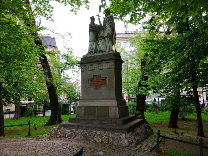 The monument’s inscribed base at Jadwiga and Jagiełło monument