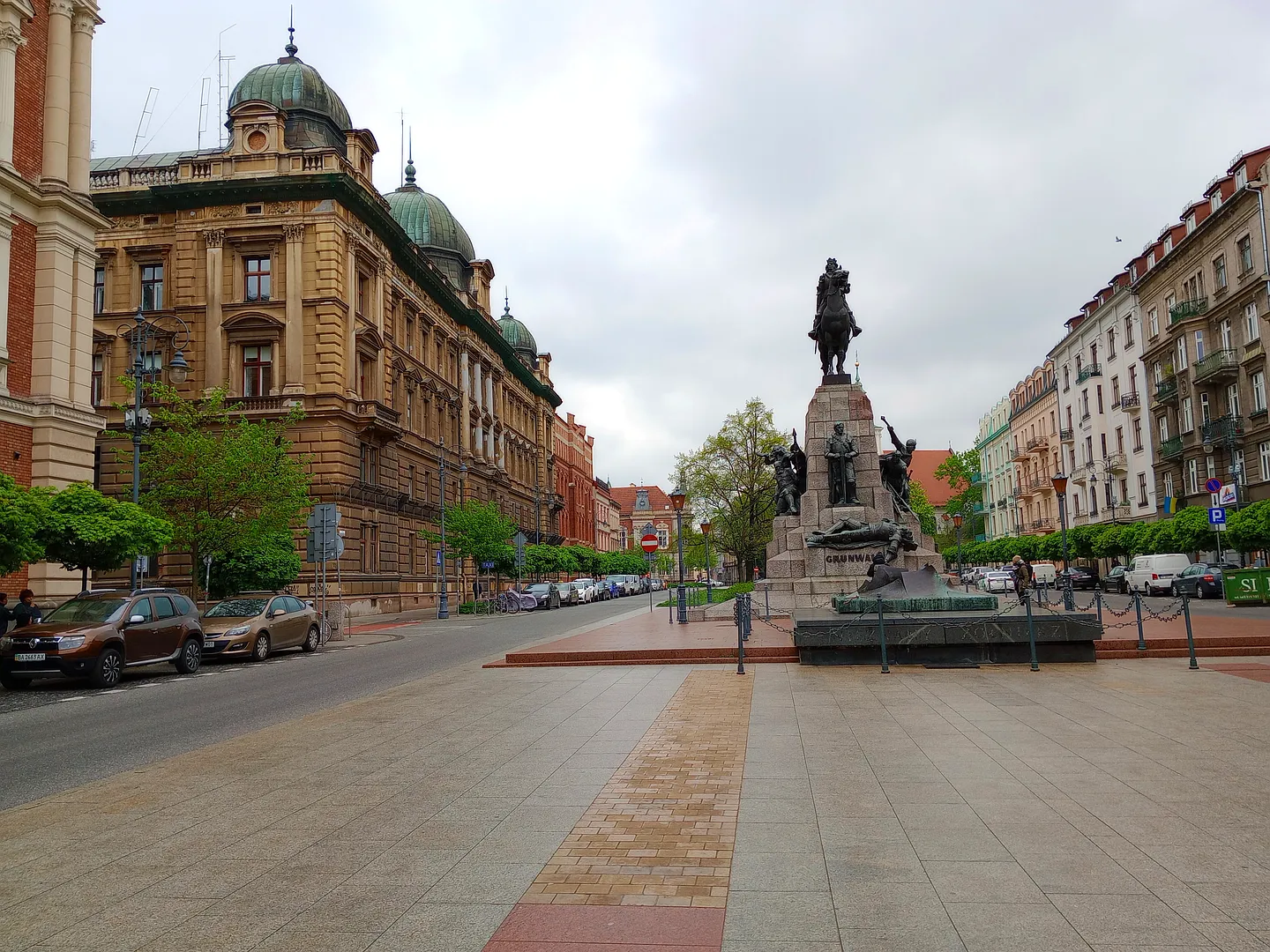 Grunwald Monument between the buildings at Jan Matejko Square