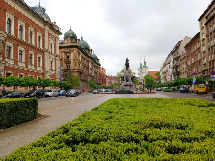 Planted strip along the square at Jan Matejko Square