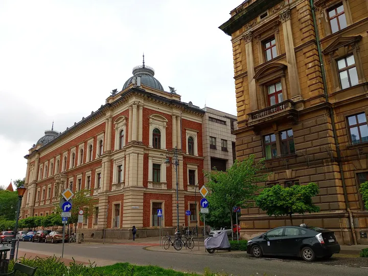 Building frontage at the square’s edge at Jan Matejko Square