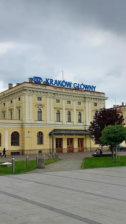 Station name above the upper windows at Jan Nowak-Jeziorański Square