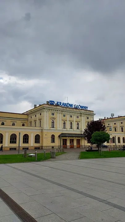 Paved square beside the station building at Jan Nowak-Jeziorański Square