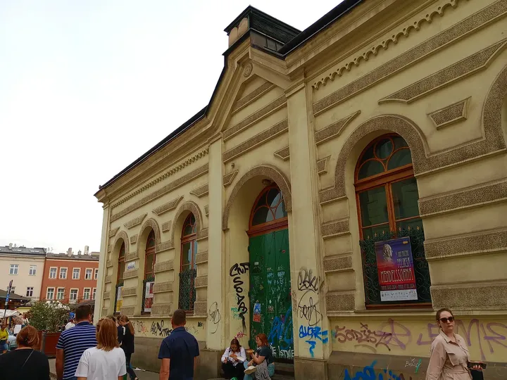 Entrance beneath the raised central roof at Jewish Culture Centre, Kraków