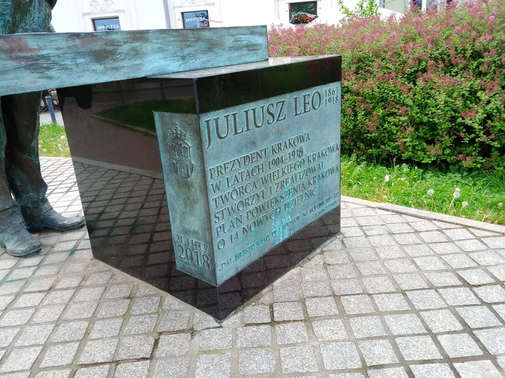 Inscription on the monument base at Juliusz Leo monument