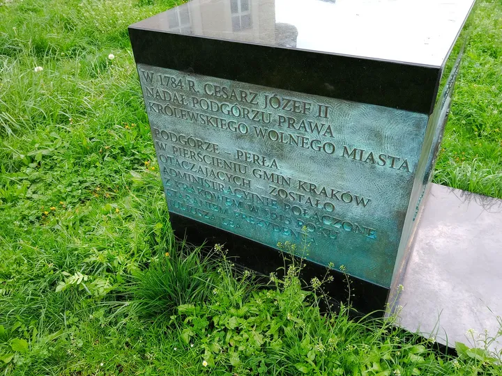 Lettering on the angled stone block at Juliusz Leo monument
