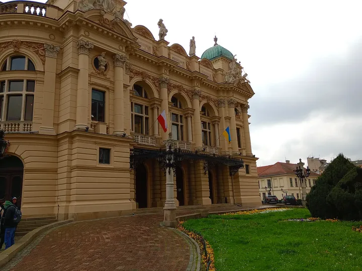 The theatre’s main façade from the lawn at Juliusz Słowacki Theatre