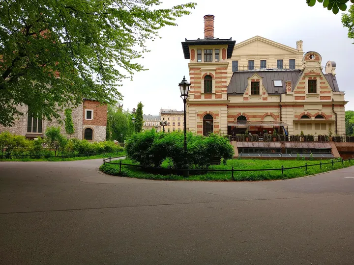 The theatre beyond a circular flower bed at Juliusz Słowacki Theatre
