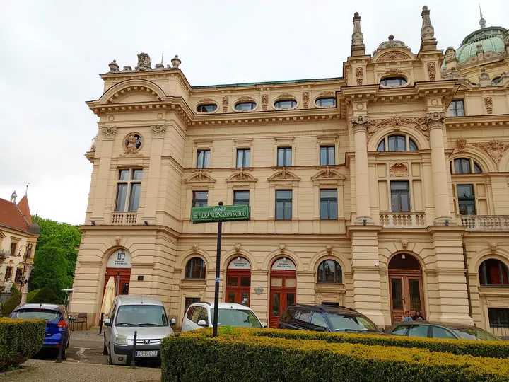 The main façade above the entrance at Juliusz Słowacki Theatre