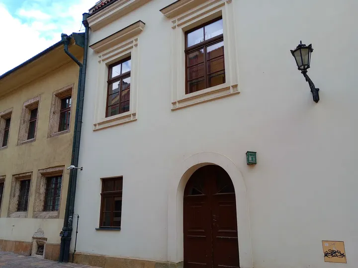 Pale wall and small arched entrance at Kanonicza Street