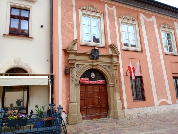 Corner doorway below the pink upper wall at Kanonicza Street
