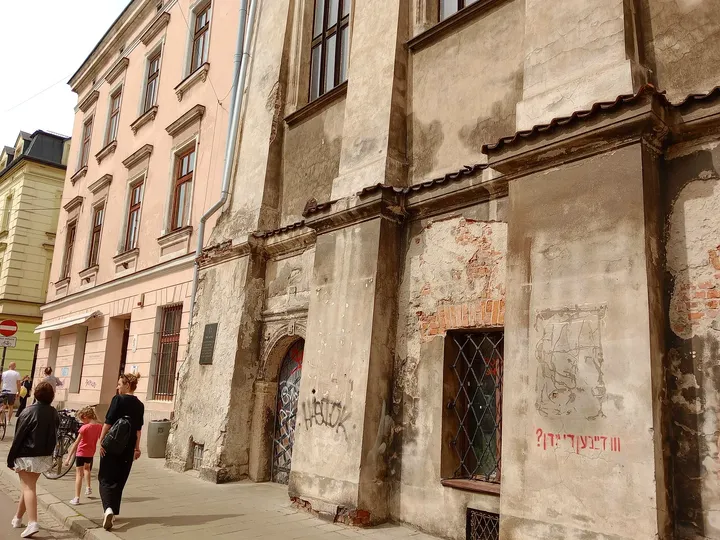 The synagogue façade beside the street at Kazimierz Jewish heritage trail
