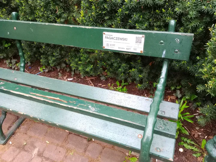 The dedication on a park bench at Konrad Swinarski Square