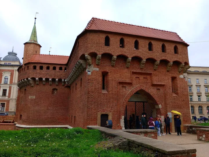 The entrance beneath its brick towers at Kraków Barbican