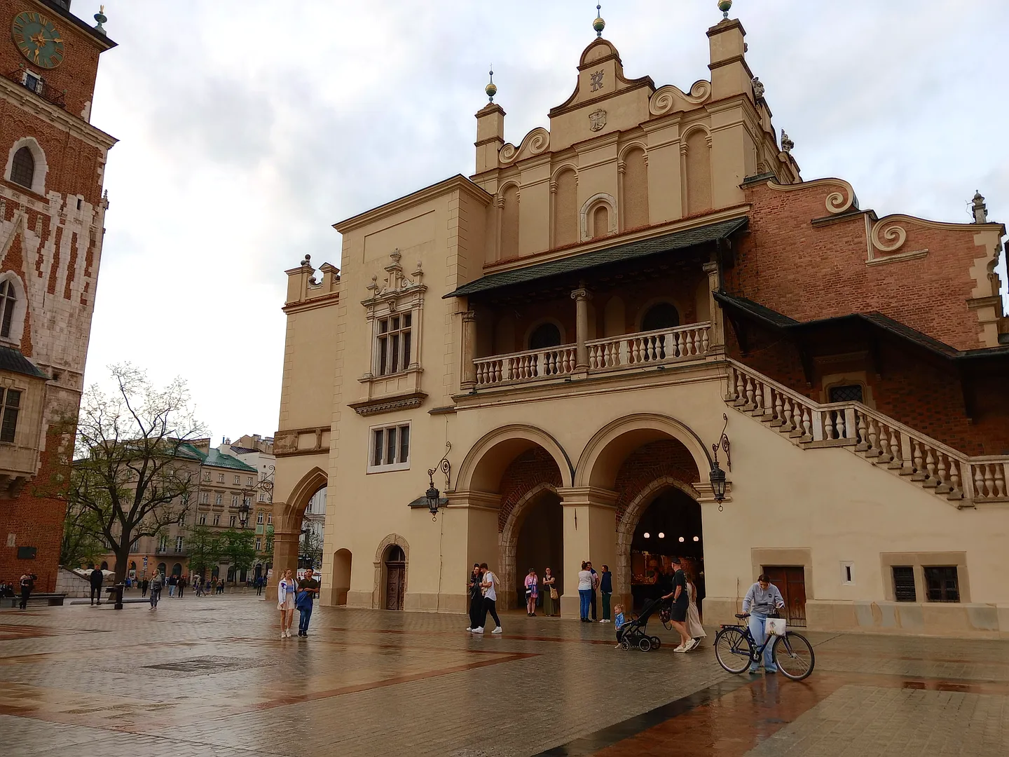 The Cloth Hall entrance from the square at Kraków Cloth Hall